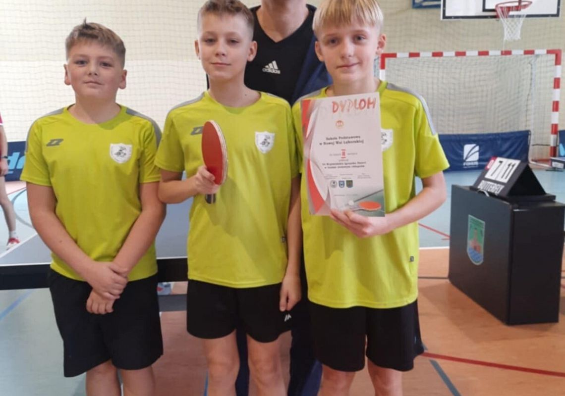 Zawodnicy z trenerem