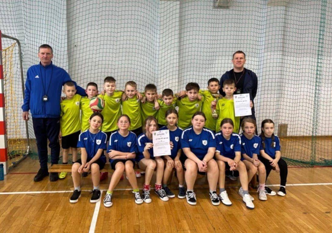 Zawodnicy z nauczycielami wf