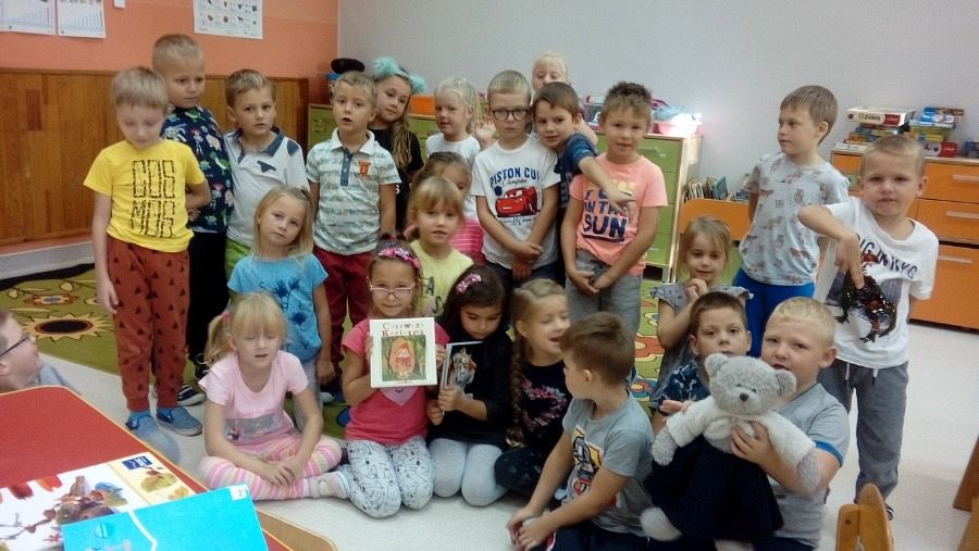  Grafika #0: MAŁY MIŚ W ŚWIECIE WIELKIEJ LITERATURY w "O" b