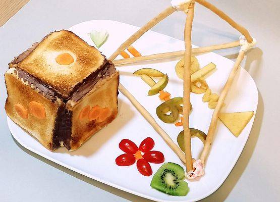 Agata Ramczyk - Sześcian i ostrosłup na talerzu