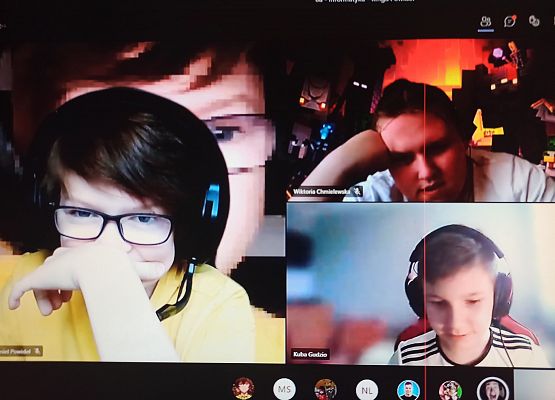 uczniowie klasy 6a podczas lekcji online