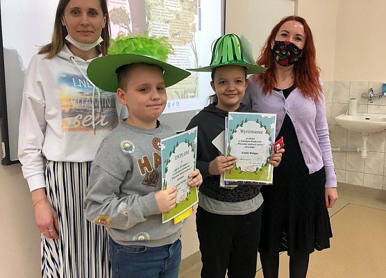 Wiosenne nakrycie głowy, E. Wałęga, K. Formela