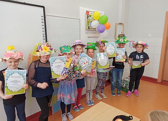 Wiosenne nakrycie głowy, kl. I b