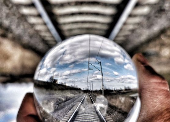 Antoni Torbicki kl. 6d Równoległe w szklanej kuli