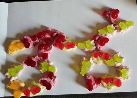 rower z kolorowych żelek