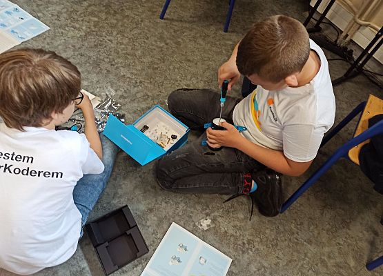 Kuba przykręca koła