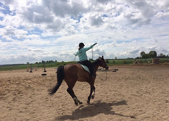 Jazda na koniu bez trzymanki