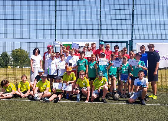 Uczestnicy turnieju z organizatorami