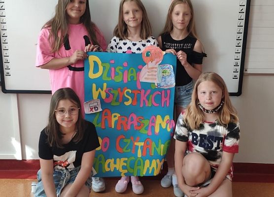 klasa 3b prezentuje plakat