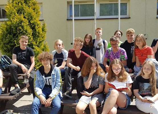 Jagoda z 8a czyta opowiadanie