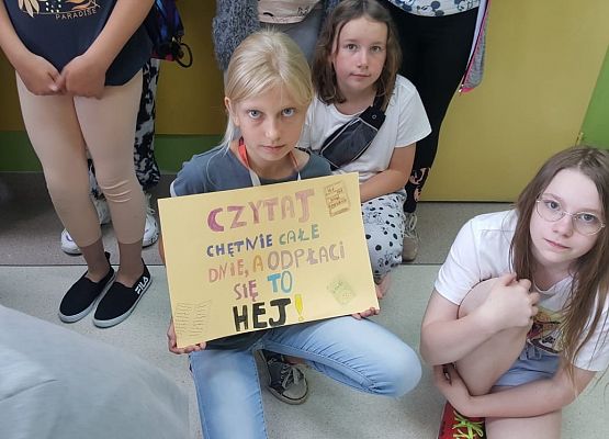 4b zachęca do czytania