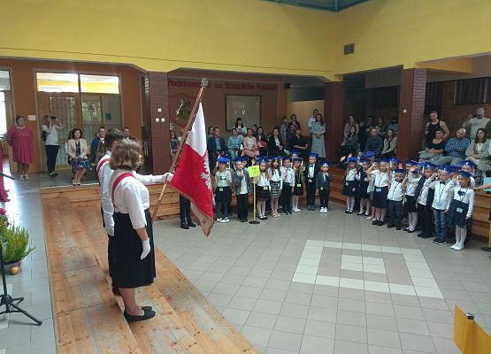 Grafika 3: Uroczyste rozpoczęcie roku szkolnego 2021/2022 w klasach pierwszych.