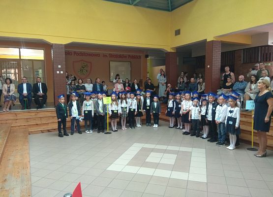 Grafika 5: Uroczyste rozpoczęcie roku szkolnego 2021/2022 w klasach pierwszych.