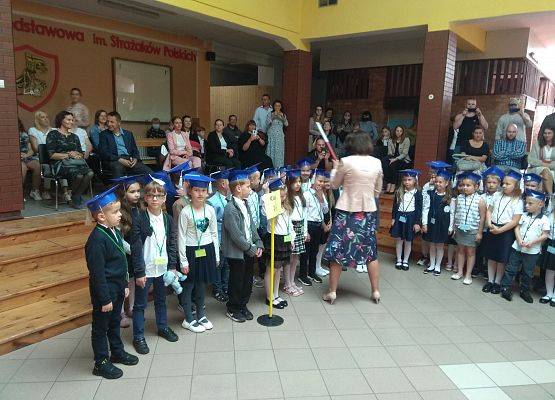 Grafika 6: Uroczyste rozpoczęcie roku szkolnego 2021/2022 w klasach pierwszych.