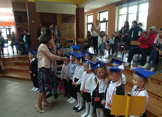 Grafika 13: Uroczyste rozpoczęcie roku szkolnego 2021/2022 w klasach pierwszych.