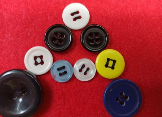 Literka A z guzików