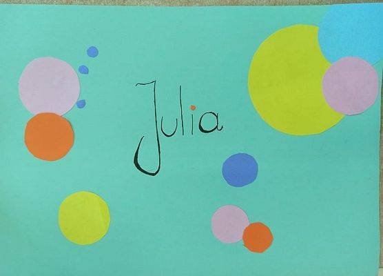 imię Julia ozdobione kropkami