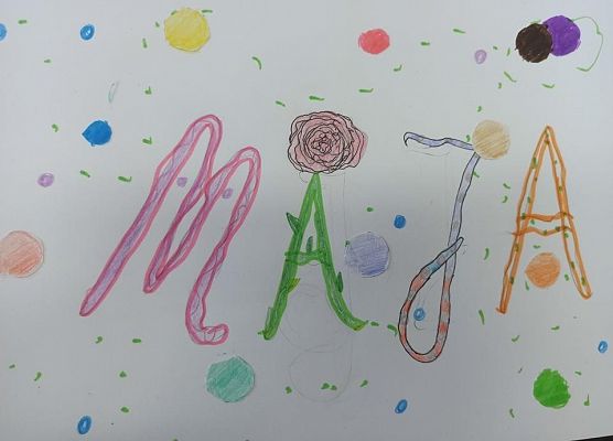 imię Maja ozdobione kropkami