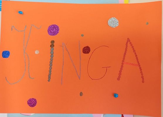 imię Kinga ozdobione kropkami