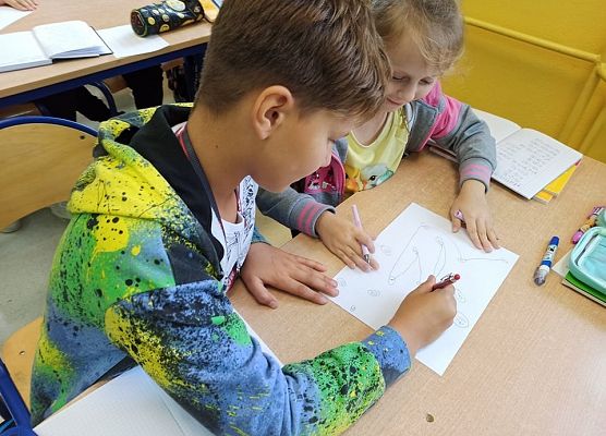 Kuba i Ania grają w grę