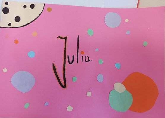 imię Julia ozdobione kropkami