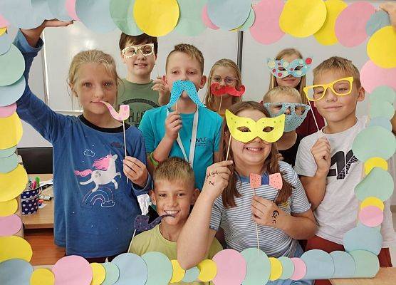 4b fajnie się bawi podczas Dnia Kropki