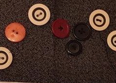 literka m z guzików