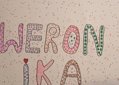 imię Julia ozdobione kropkami na technice