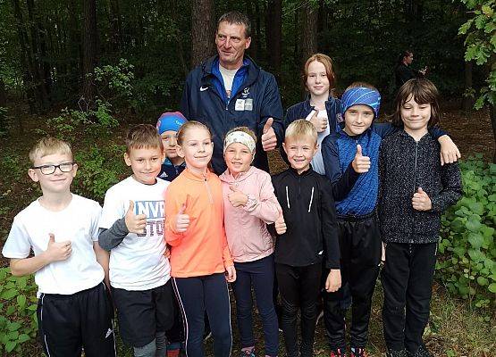 Pan Adam Mielewczyk z częścią swojej biegowej drużyny