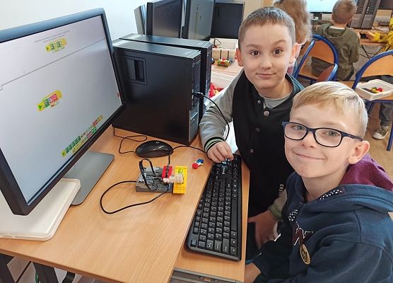 chłopcy z 2a podczas zajęć