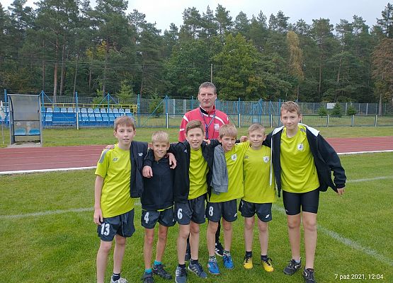 Chłopcy młodsi z panem Mielewczykiem