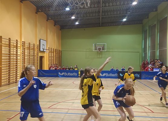 dziewczęta młodsze podczas meczu