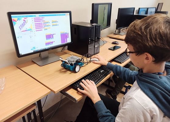 Nataniel programuje w Scratch