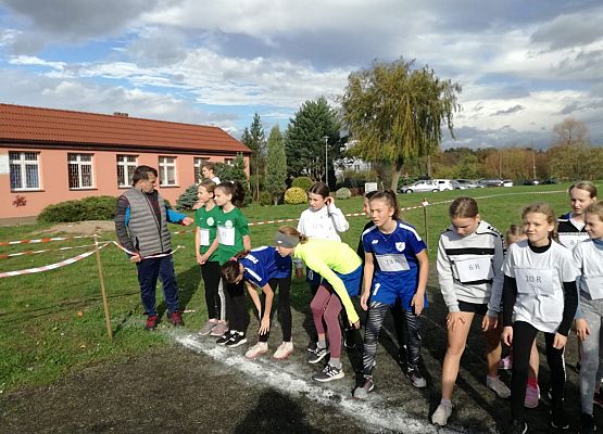 dziewczęta młodsze na starcie