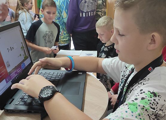 Grafika 42: Światowy Dzień Tabliczki Mnożenia