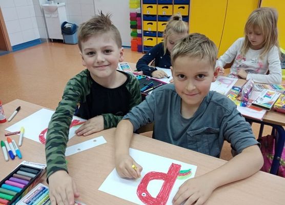 Klasa 2a utrwala trudne litery