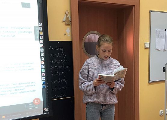 Michalina czyta "Kamienie na szaniec"