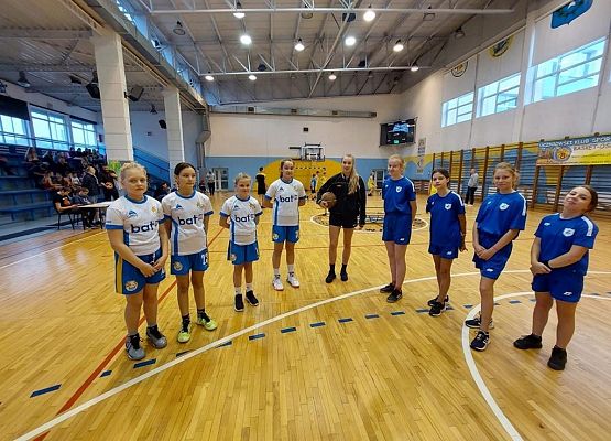 nasza drużyna i sędzina meczu