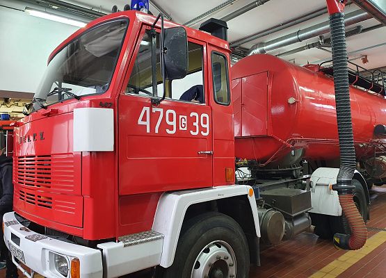 Cysterna strażacka służąca do akcji ratowniczo - gaśniczych.