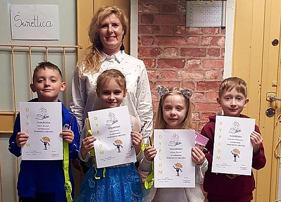 uczniowie nagrodzeni w konkursie Portret Bratka