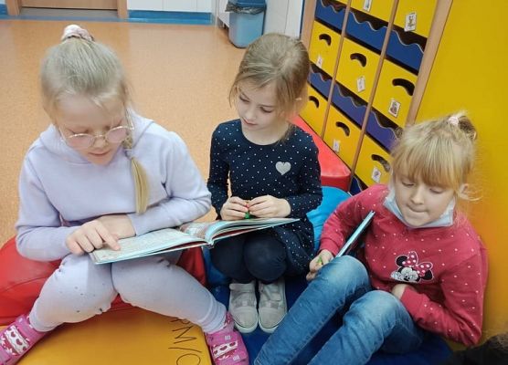 maraton czytelniczy, A. Pilarska, A. Tabaka,M. Kendyś,  kl. II a