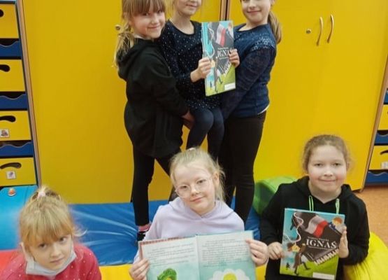 maraton czytelniczy, H. Garbaczewska, N. Mielewczyk, kl. II a