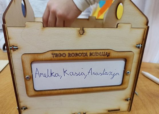 kończymy ozdabiać pudełka