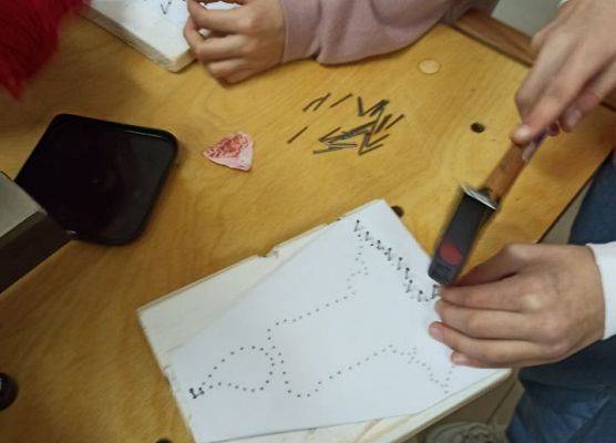 pracujemy na lekcji i wbijamy gwoździe