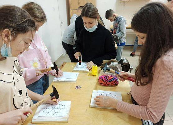 dziewczynki z 5a pięknie pracują