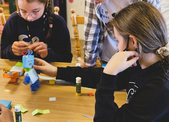 dzieci podczas warsztatów