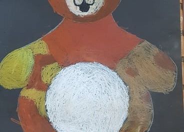 Miś wykonany przez uczniów klasy 2a