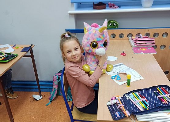 Lena Chlebowska z 2a i jej ulubiony misiu