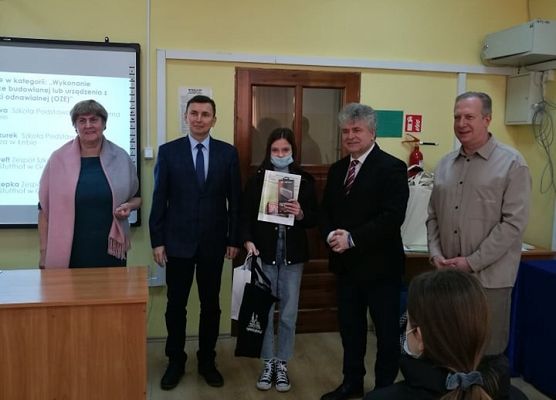 Nadia z nagrodą podczas inauguracji konkursu