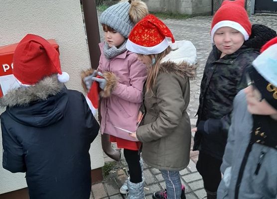 Idą święta nie o SMS-ie lecz o kartce pamiętaj, H. Garbaczewska, M. Klein, kl. II a